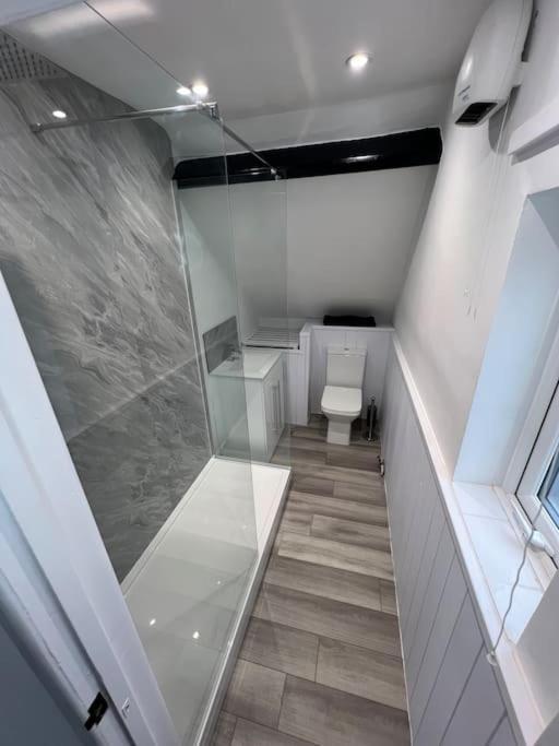 Cozy One Bedroom Flat In - Free Parking & Free Wifi