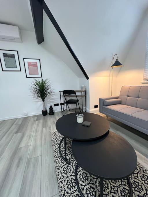 Cozy One Bedroom Flat In - Free Parking & Free Wifi Apartment *
