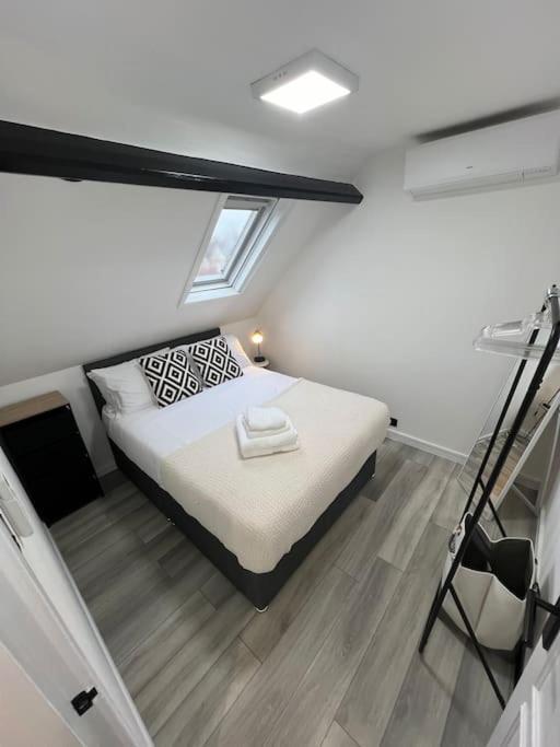 Cozy One Bedroom Flat In - Free Parking & Free Wifi *