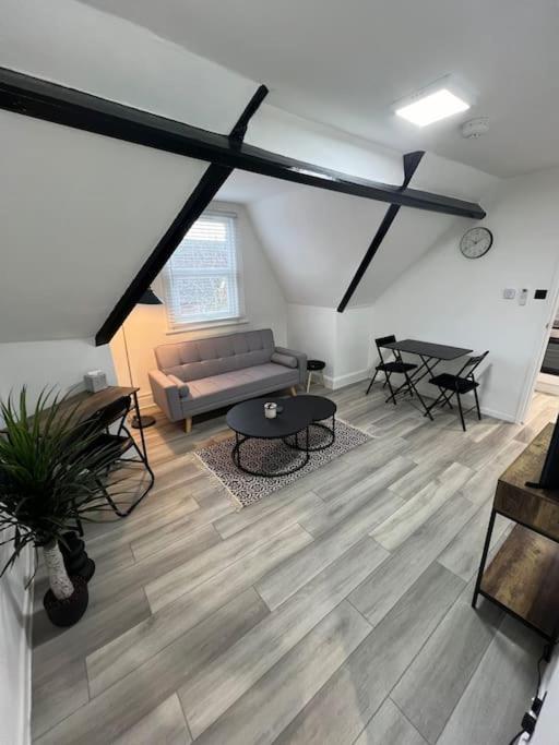 Apartment Cozy One Bedroom Flat In - Free Parking & Free Wifi