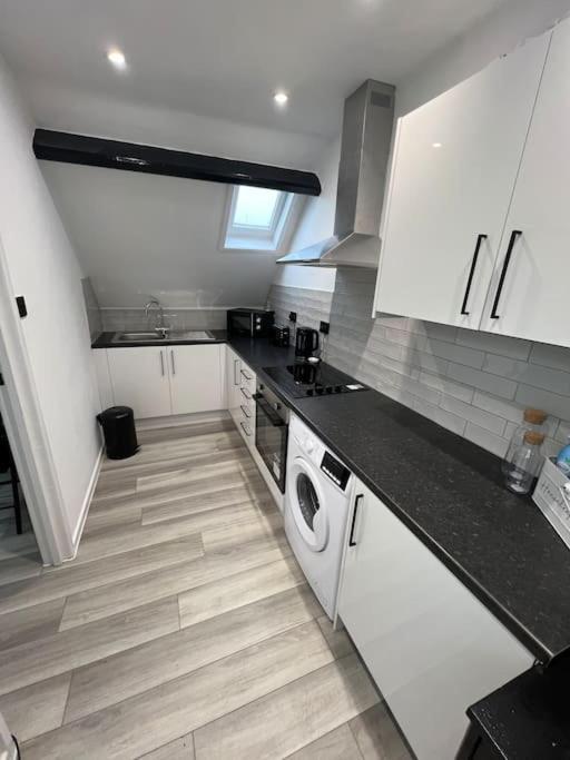 Apartment Cozy One Bedroom Flat In - Free Parking & Free Wifi *